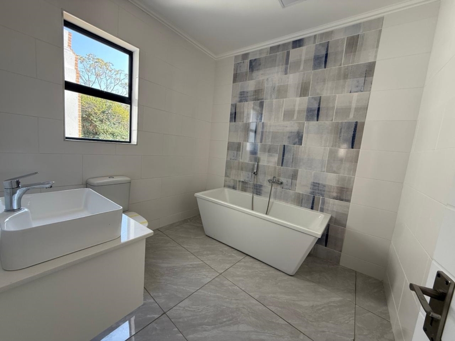 4 Bedroom Property for Sale in Buffelspoort Eco Estate North West